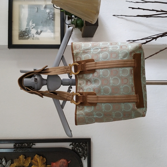 Salvatore Ferragamo Gancini Handbag AF215373 (Authentic ) - Picture 3 of 17